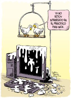 SIN INTERES EN PERIODICOS  by Daryl Cagle